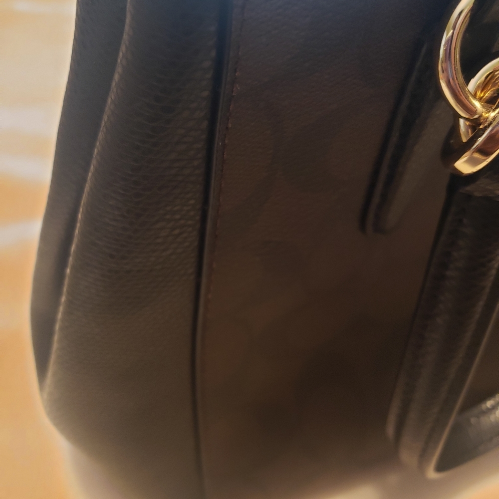 Coach Purse - Picture 4 of 5